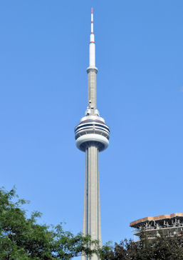 Ο πύργος CN Tower του Toronto. Photo: ©2013 Paris Petrou/Me Greek.